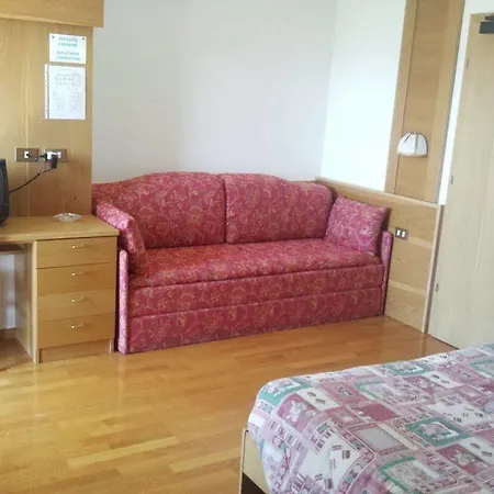 Hotel Bucaneve